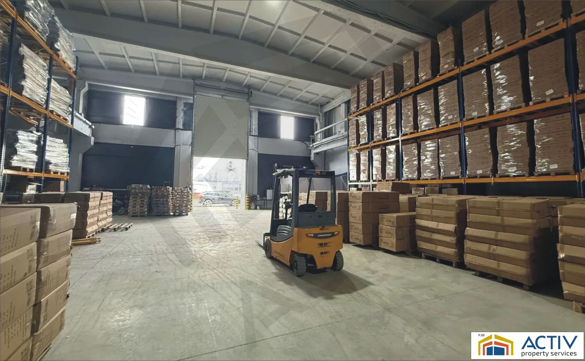 Hala de vanzare Bucuresti Faur.JPG