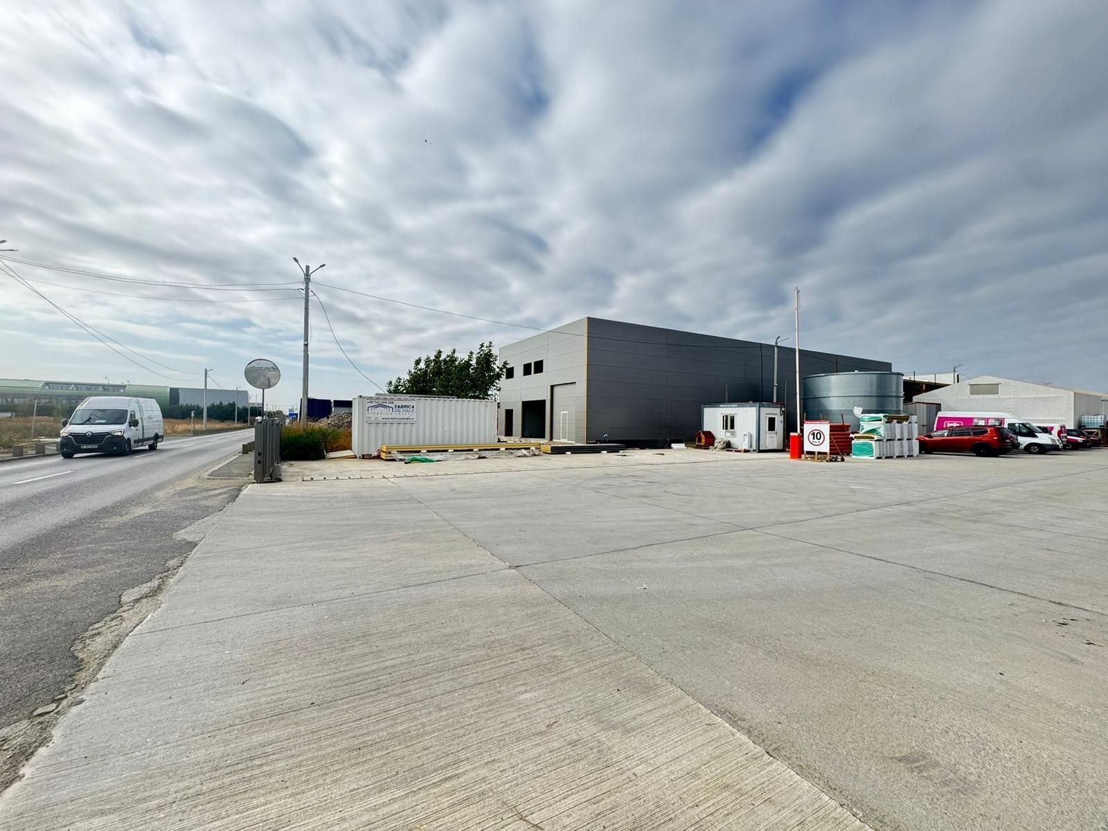 bella casa lateral.jpg