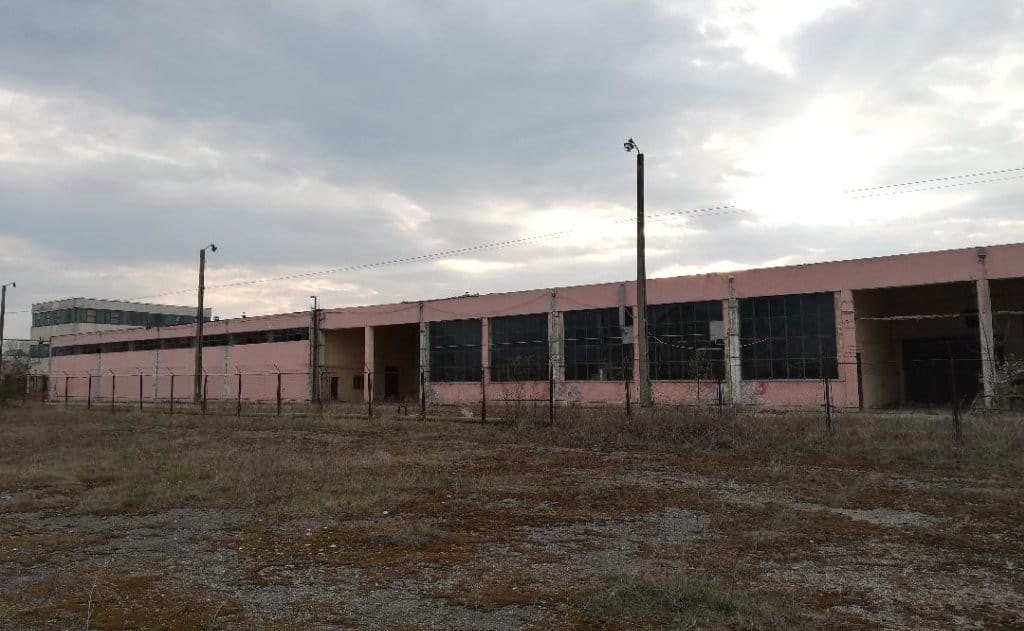Hale Industriale Fagaras hale industriale de vanzare in sudul orasului Fagaras cu acces direct din Soseaua Hurezului (DJ104C), poza de ansamblu hala