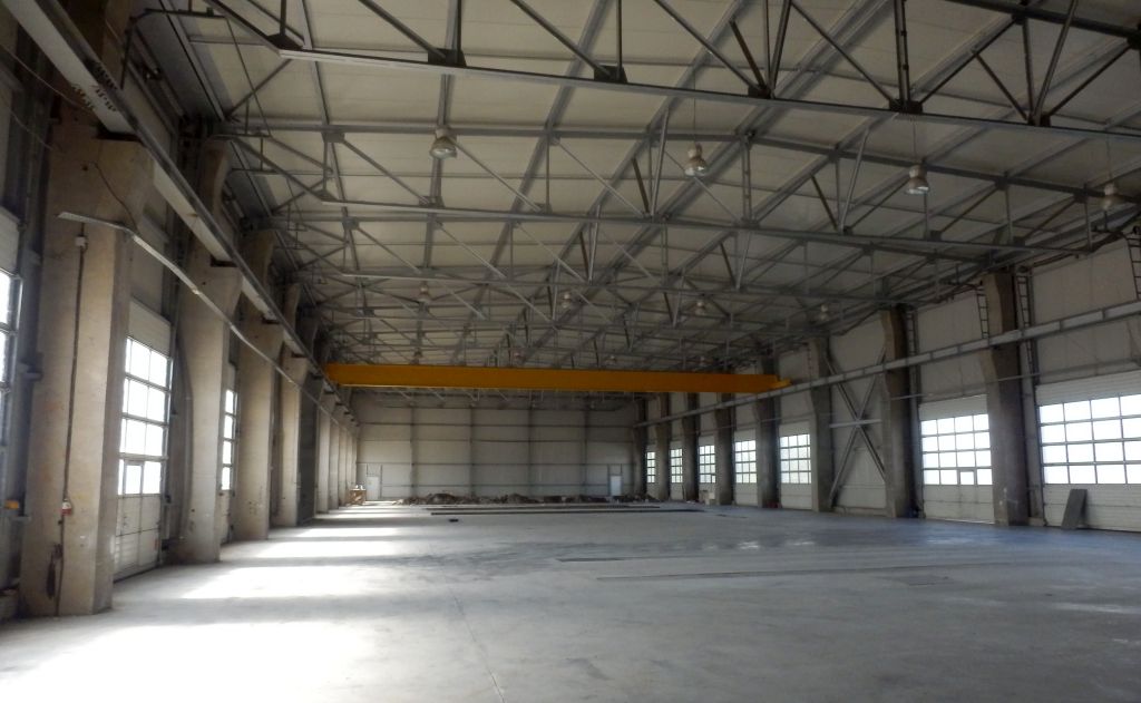 Mira Warehouse spatii depozitare sau productie de inchiriat Bucuresti vest, imagine usi acces hala