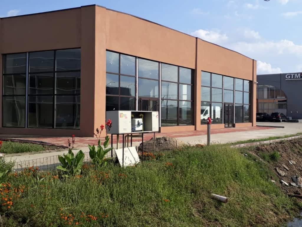 Showroom de inchiriat inchiriere proprietati industriale Timisoara sud vedere lateral dreapta- pavaj finalizat